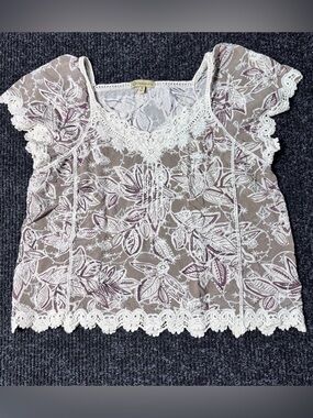 Democracy Taupe Floral Lace-Trim Short Sleeve Top